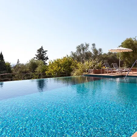 Llenaire Hotel